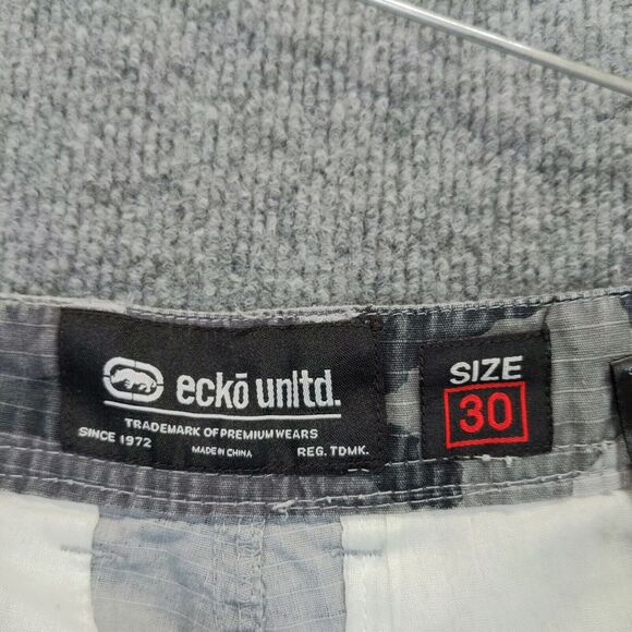 Ecko Unltd Cargo Shorts Mens Size 30 Camo Pockets Belt Loops Gray Black - Picture 10 of 12